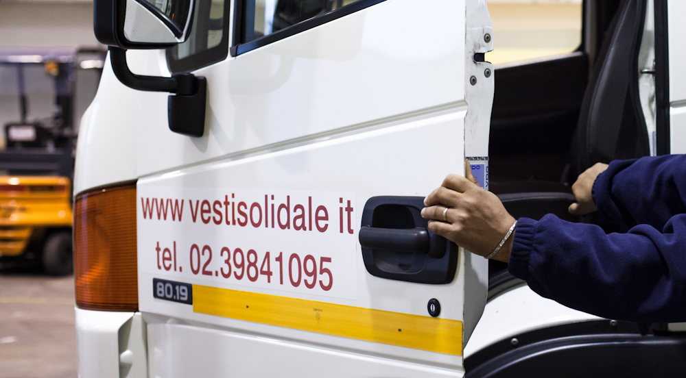 Vesti Solidale: continua la raccolta abiti usati in Brianza